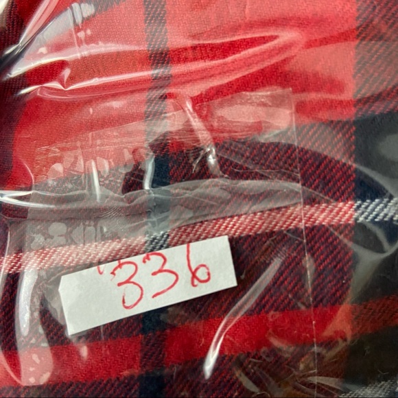 Women’s Gap plaid button Down shirts size large - Picture 5 of 5